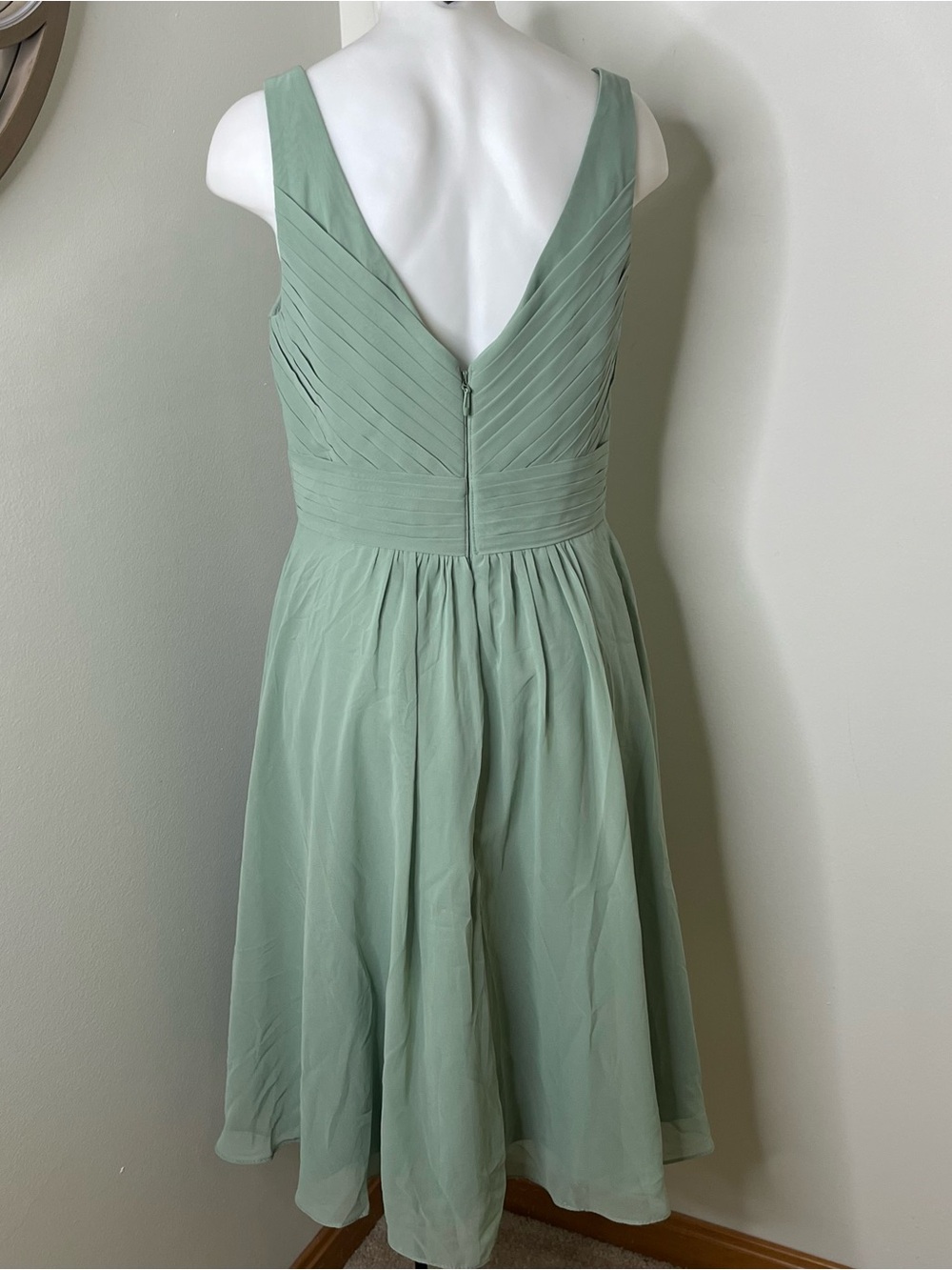 Azazie Grace V- Neck Knee Length A-Line Chiffon Formal Dress Size 6 - Picture 5 of 8